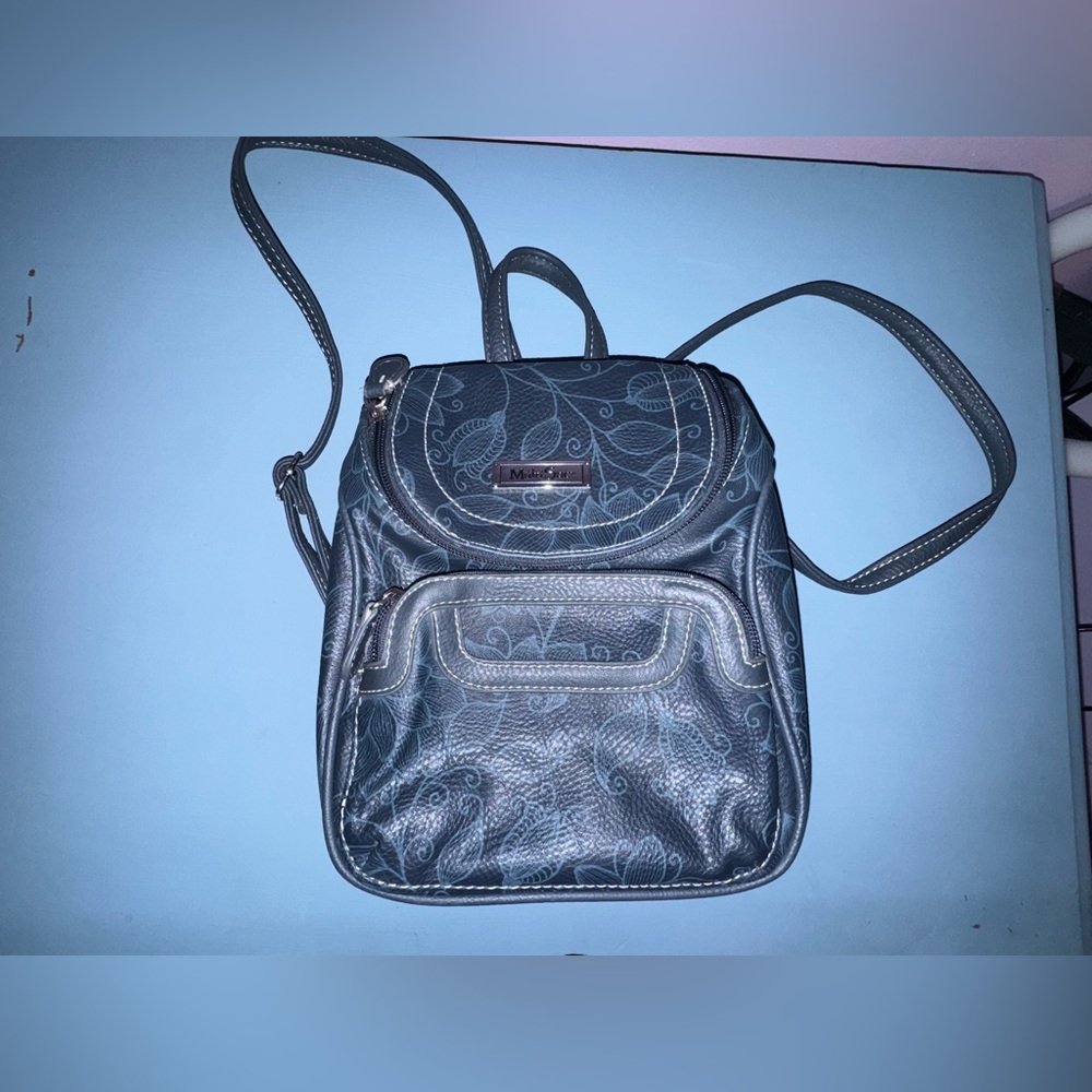 Elegant Black Leaf Pattern Backpack - image 1